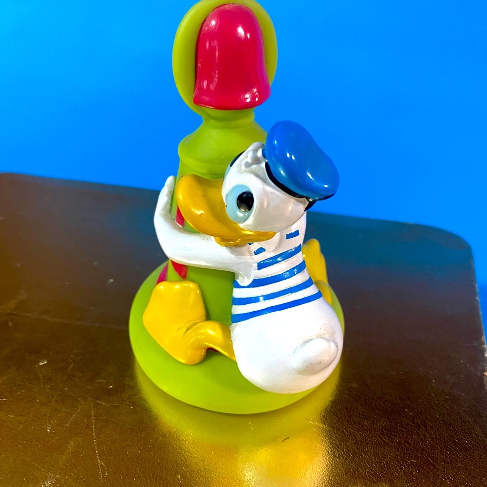 WALT DISNEY VINTAGE DONAL DUCK SAILOR HOLDING BUOY FLOATER BATH TOY BY APPLAUSE - Picture 5 of 8
